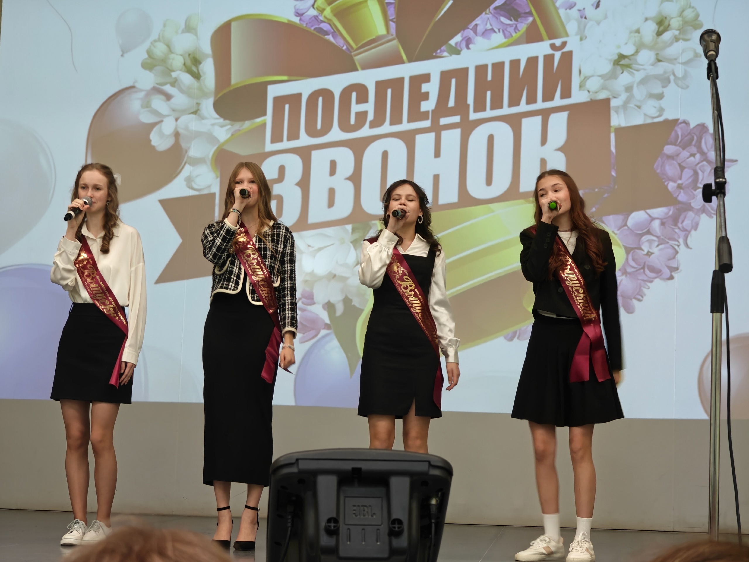 Последний звонок в 9 классе.